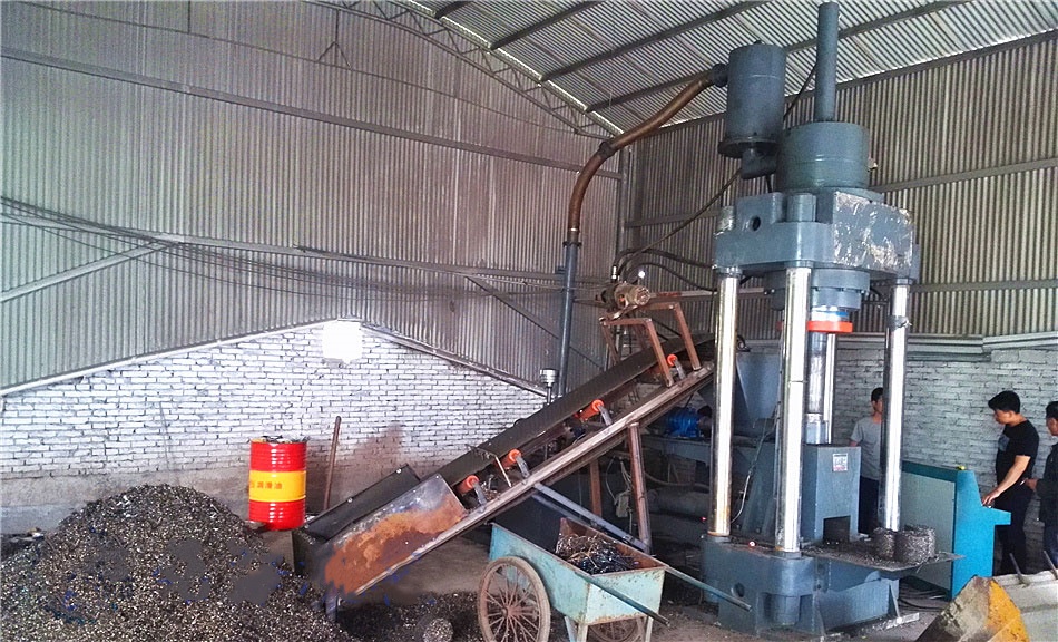 630噸四柱液壓機客戶現(xiàn)場